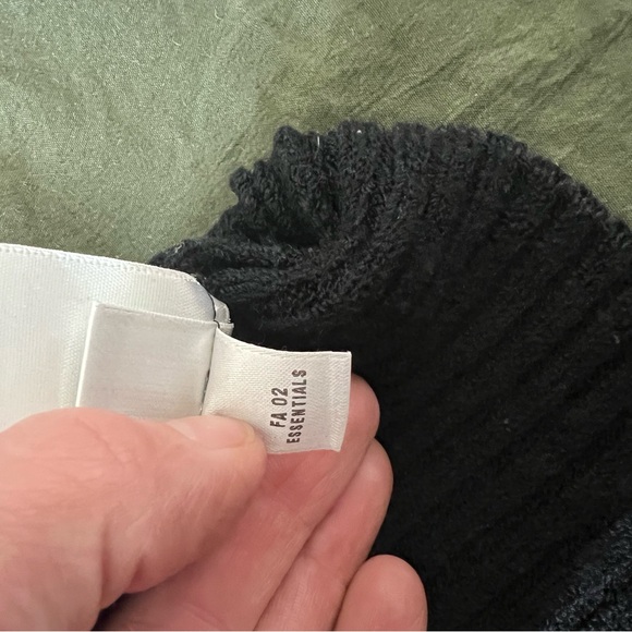 St. John Sport Essentials by Marie Gray Vintage Turtleneck – Size L - Picture 5 of 8